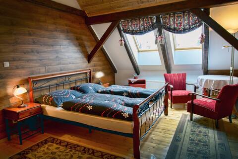 Four-room apartment with billiards