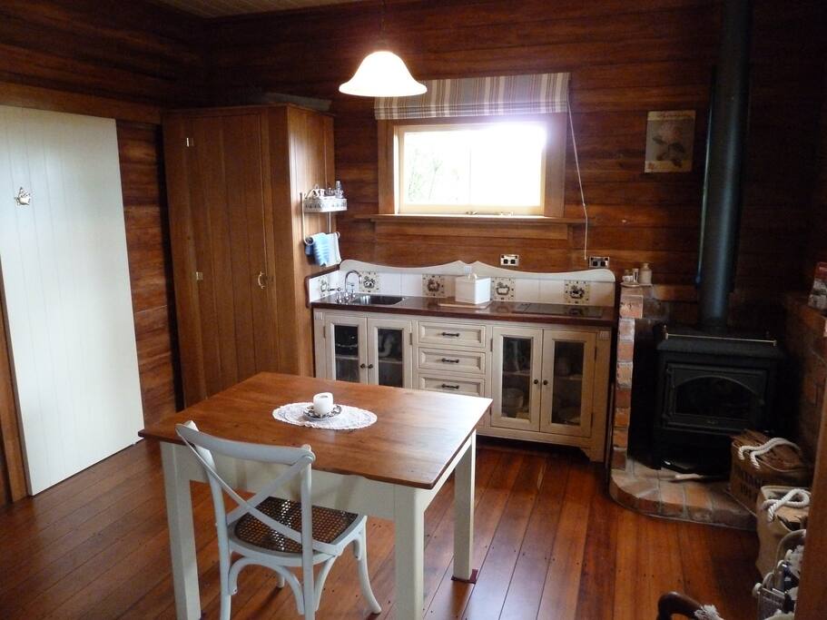 Fully equipped kitchenette