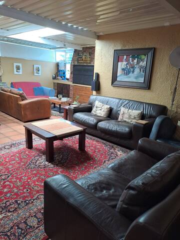 Luxury home with splash pool 700 m from main beach gallery image 3