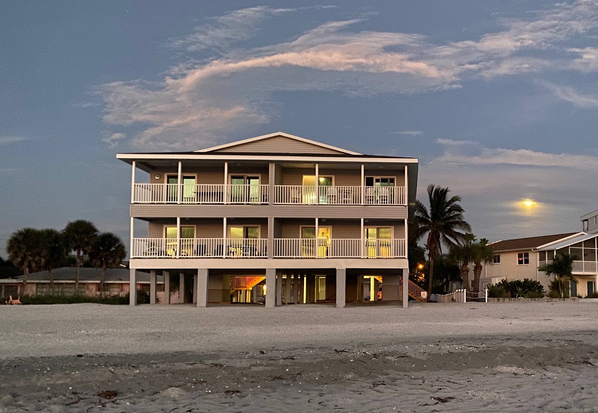 Stunning Condo Inside / Out Direct Beach Front