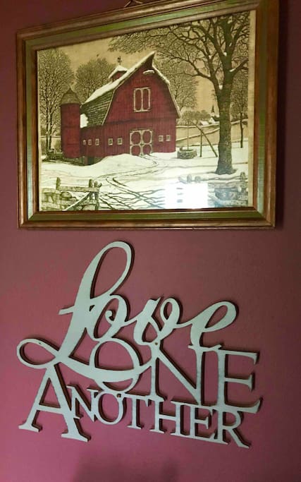 Rustic Romance has a very appealing decor which is both elegant and casual.