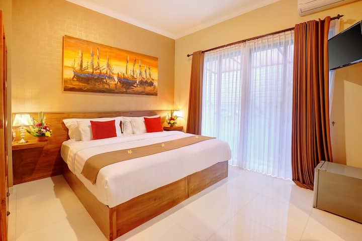 Super comfort spring bed matrass and Every bedrooms equipped with TV cable and small fridge / mini bar