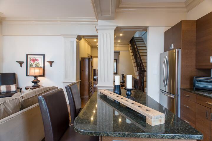 3BR / 2BA + Prvt Deck in Back Bay gallery image 5