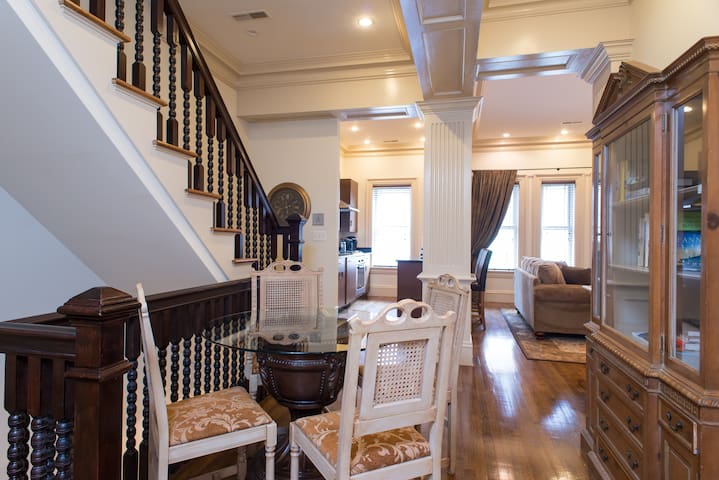 3BR / 2BA + Prvt Deck in Back Bay gallery image 2