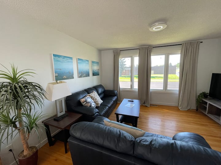 Spacious  3-bedroom Home - Calgary