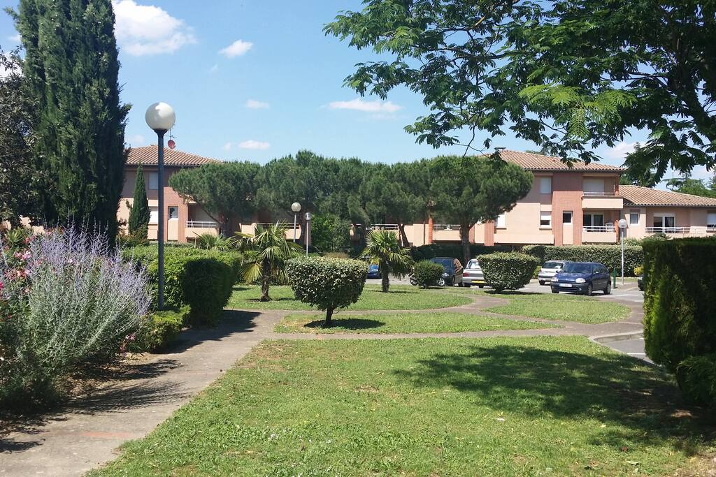 Parc arboré et fleuri