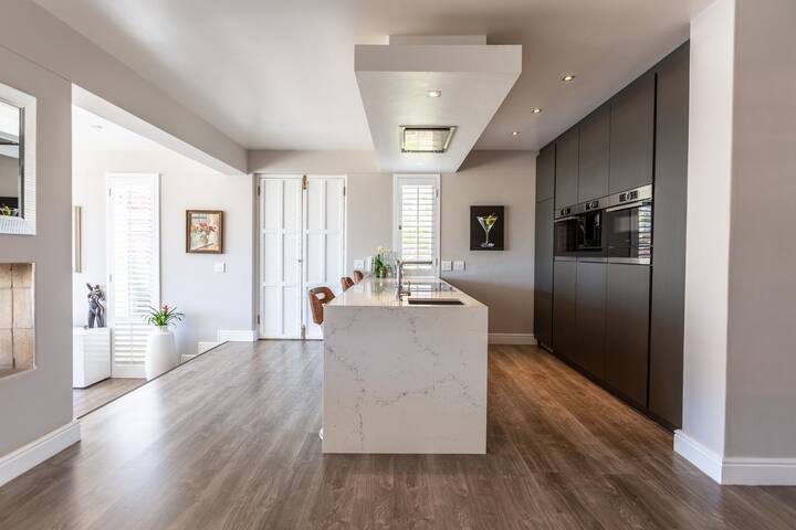 “Hollywood on the Hill” gallery image 3