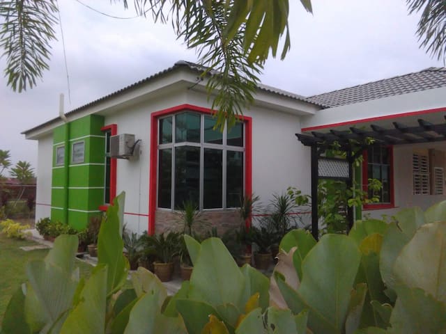 JERAI VIEW HOMESTAY, GUAR CHEMPEDAK, YAN
