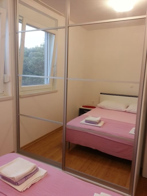 bedroom, double bed