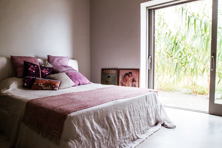 ห้องนอนใหญ่พร้อมวิวทะเล