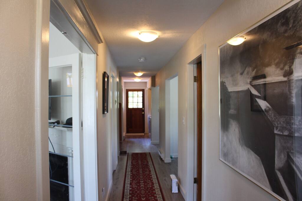 1100 SQ FEET WITH PRIVATE FRONT AND BACK DOOR ENTRANCE