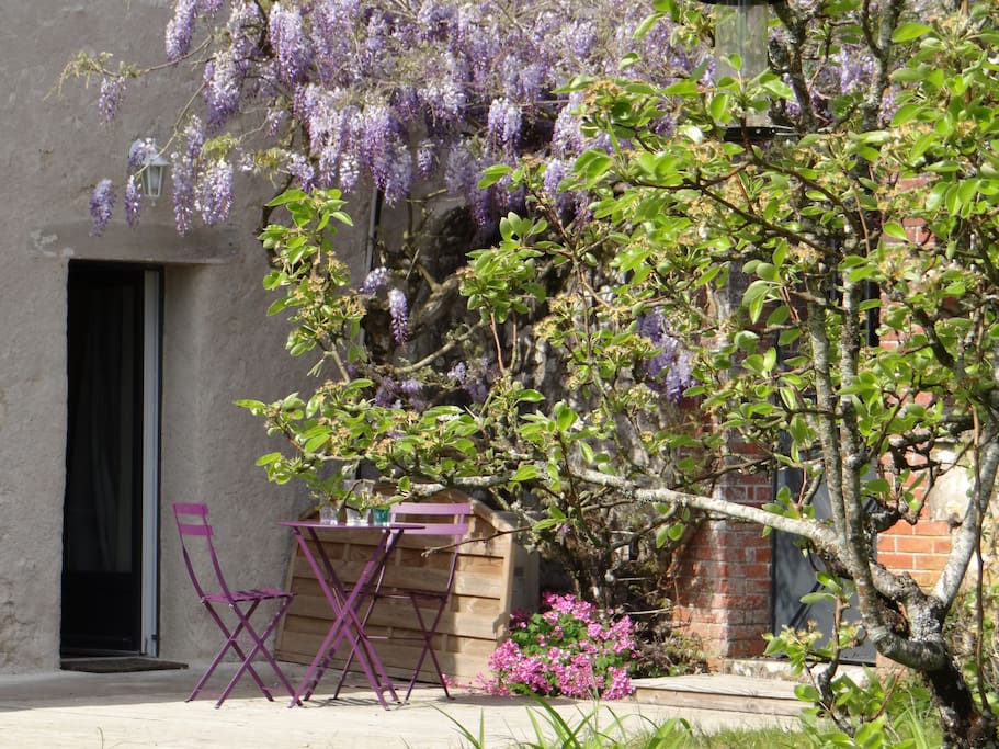 La terrasse sur jardin avec entrée privative.