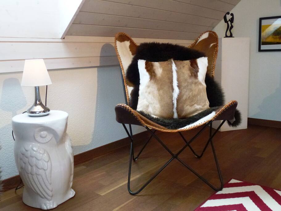 Guest room - butterfly chairs with impala cushion from my south Africa-travel / Schmetterlingssessel mit Impala-Kissen von meinen Südafrika-Ferien