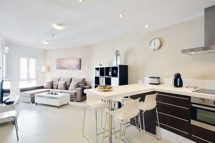 Central apartment with parking - P1