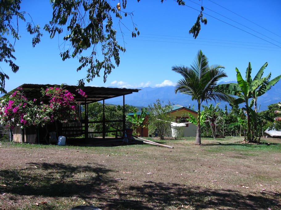 Vista posterior de cabaña