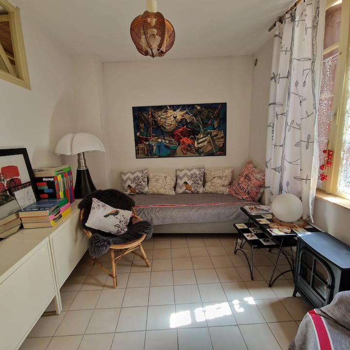 Mignon Petit Deux Pièces Au Coeur Du Quartier Haut - Sète