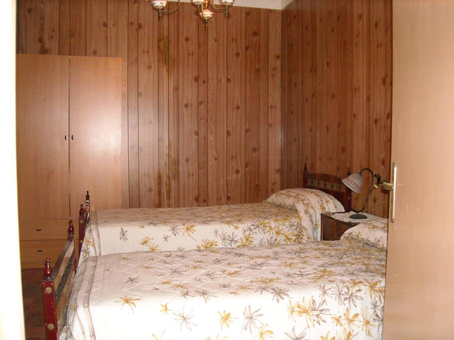 camera da letto con ventilatore al soffitto