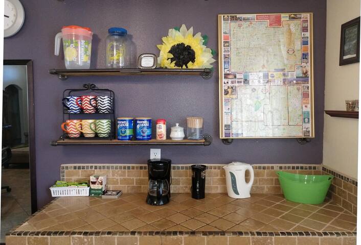 3 Bed 2 Bath Westside Minutes to I40 Driveway Park