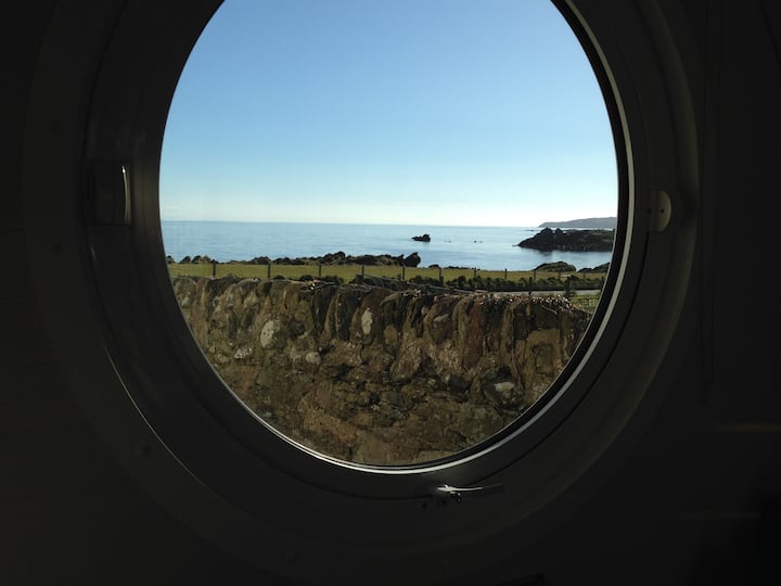 Isle Adilla, luxury wee lodge by the sea on Islay.