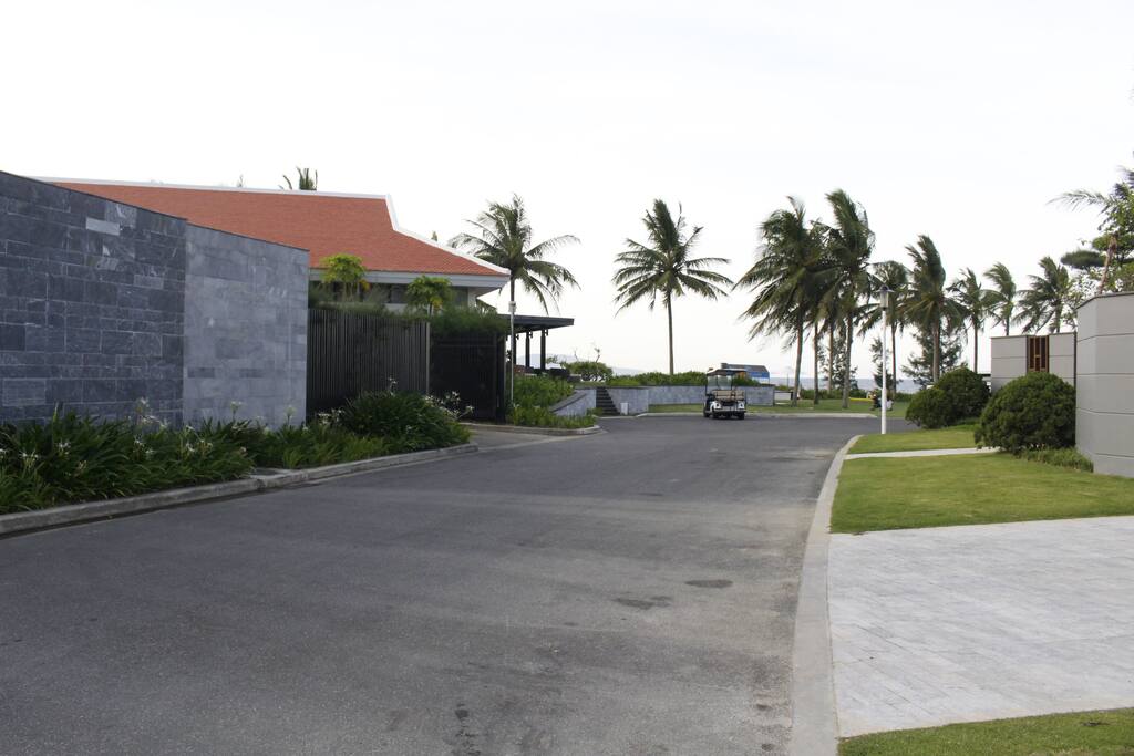 The road before the villa