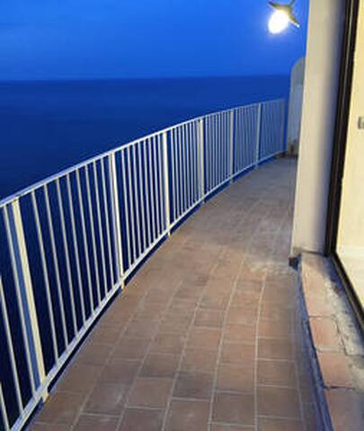 ESPECTACULAR LOFT DE DISEÑO ENCIMA DEL MAR (II) gallery image 4