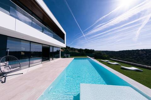 Exclusive villa with pool!
