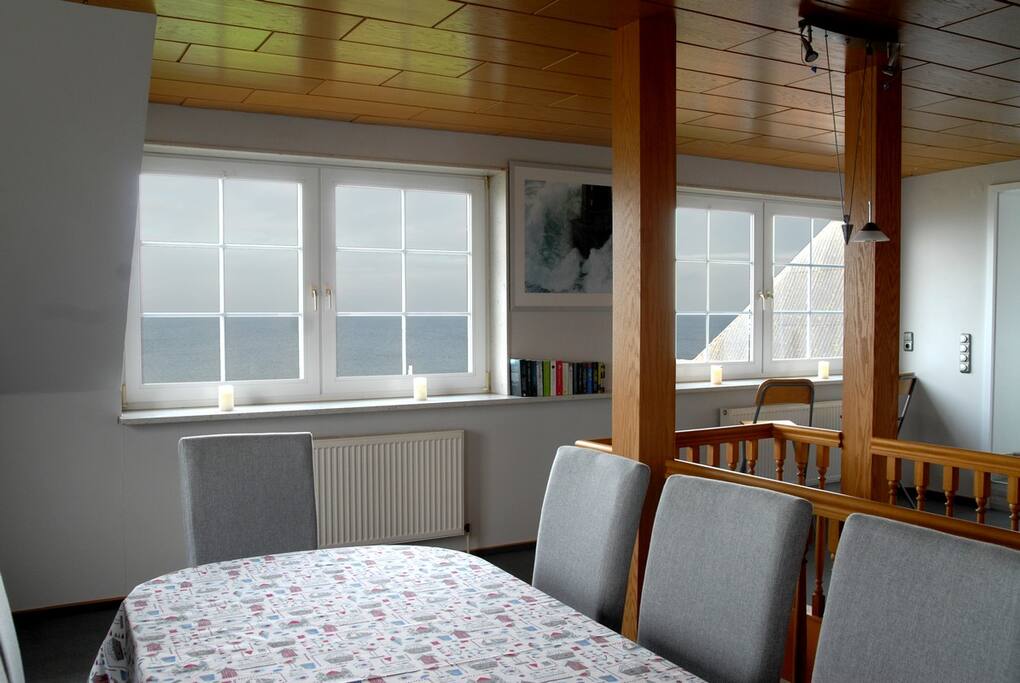Richtung Norden und Westen genießen Sie den unverbaubaren Blick auf die Kieler Bucht und die Ostsee