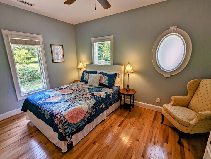 ・ダブルベッドの寝室