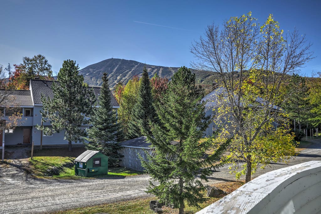 Grab your helmet and ski into this Carrabassett Valley mountain paradise.