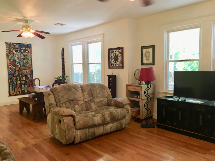 The living room and dining room are combined. We provide our guests with hi-speed Wifi (the signal is strongest in this room of the house) and Directv for cable channels. Please note that during heavy rainstorms signals may be disrupted. There are also a few board games for you to enjoy.