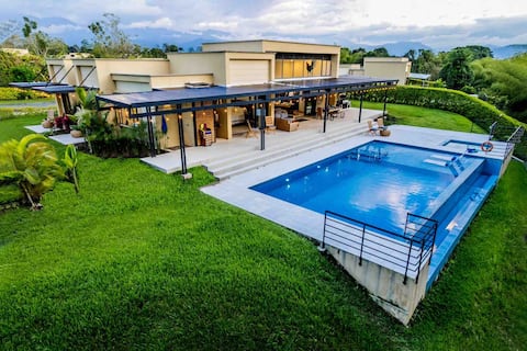 CafeCasas: Mocawa Luxury Dream Home | Pool Jacuzzi