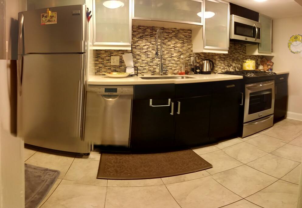 Full kitchen ready-to-use and dine w/gas range.