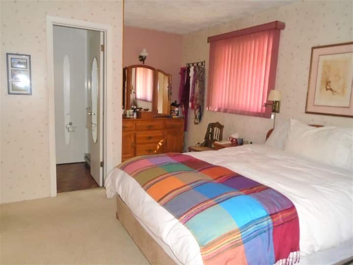 Bedroom 4 -queen -upper level with ensuite