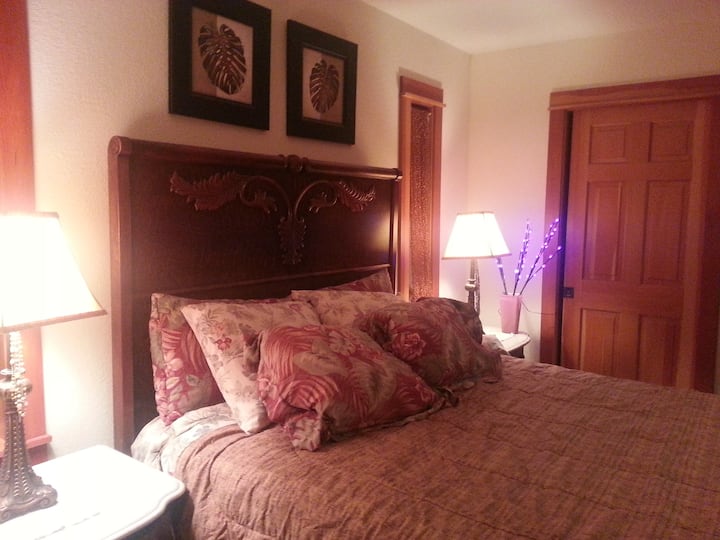 Master-Queen Suite