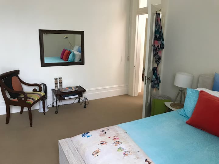 Queen in საძინებელი 2