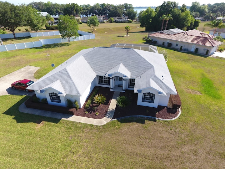 Villa Eckhardt: Bright And Light 3 Bedroom Home - Inverness, FL