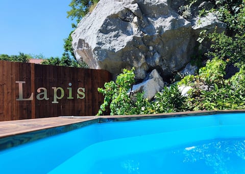 Successful Airbnb property: Old House Lapis - pool, hot tub, BBQ in Slime