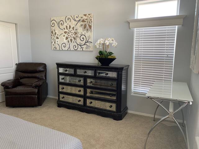 Excellent Location & Value. 5BR 4BA. 2 Car Garage. gallery image 3