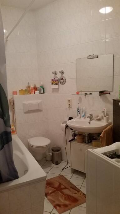 Badezimmer mit Badewanne