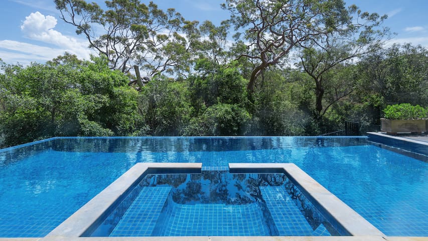 Historic Seaside Mansion on 1600sqm of land