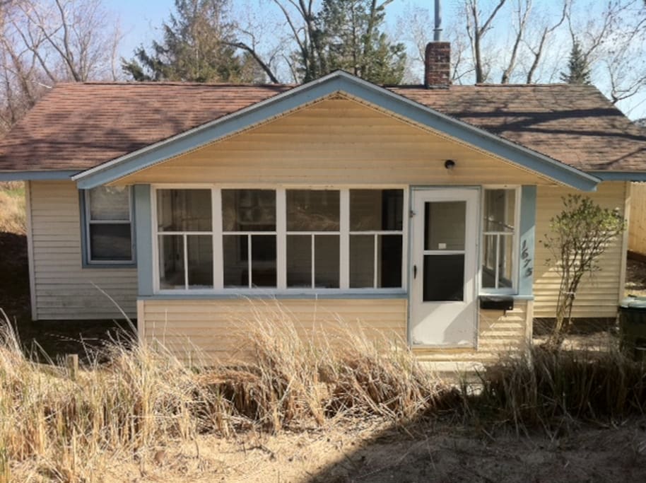 Savannah Sands Beach Cottage Cottages for Rent in Muskegon, Michigan