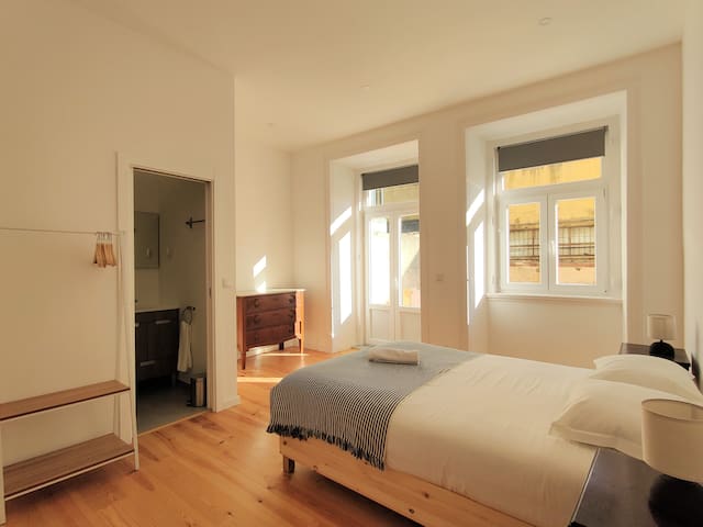 New! Kings Apartment IV w/ exterior Patio gallery image 3