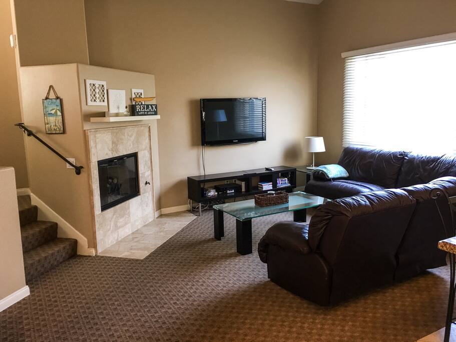 Living area, flat screen tv, Nintendo wii, gas fire place, over size couches that both recline