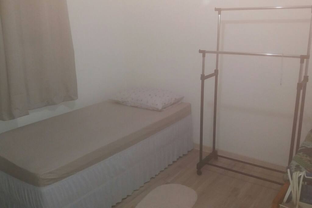 Cama box de solteiro.