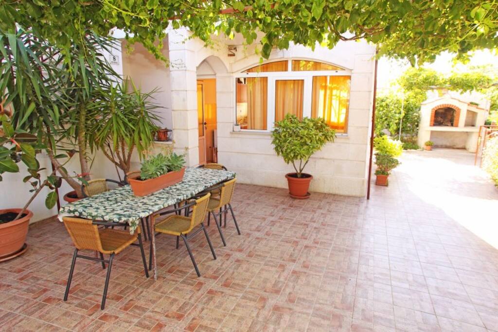 Commune terrace
