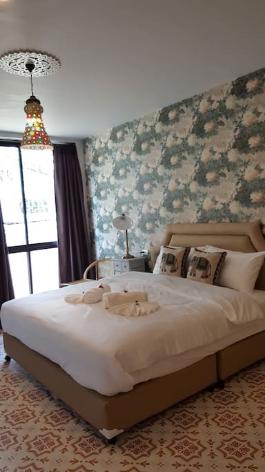 Room with king size bed