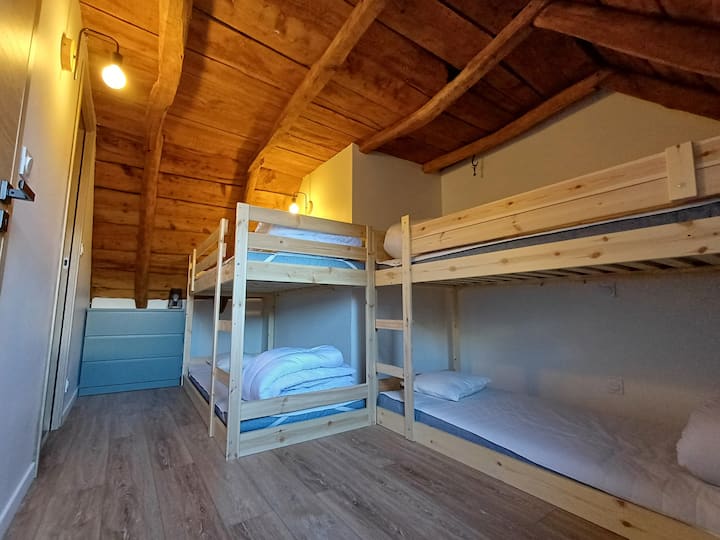 מעונות קומה 2. 4 מיטות 90X200.