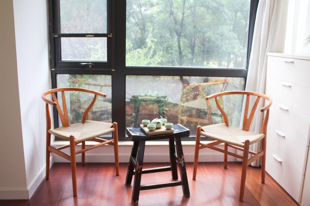 R2: This room is the second biggest room on the second floor. You'll get one Queen size bed, two side tables, one drawer, one huge closet and our beautiful courtyard is just outside your window.