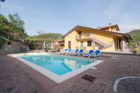 House with pool near 5 Terre-011003-AFF-0008