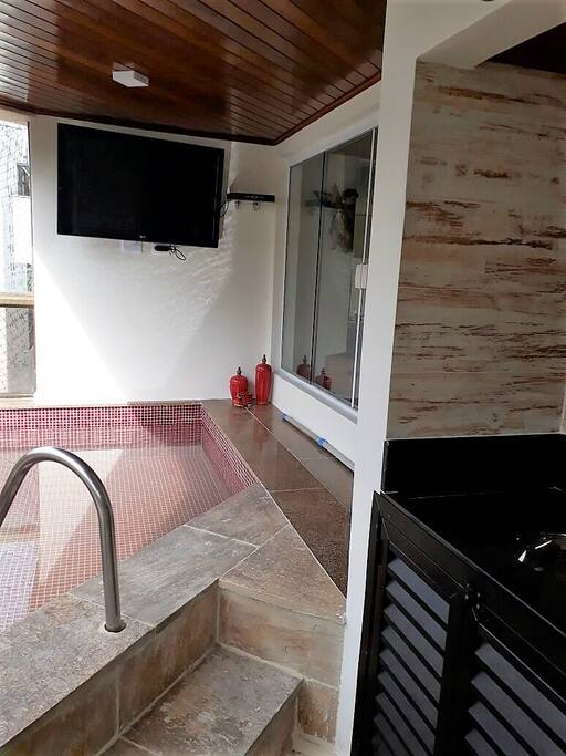 Varando com Churrasqueia e Piscina